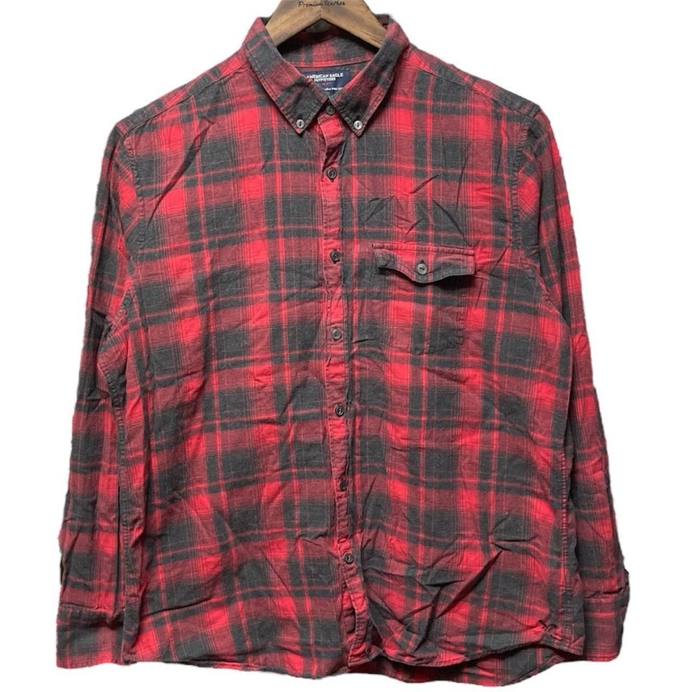 American Eagle slim fit flannel button up front pocket red black checkered shirt